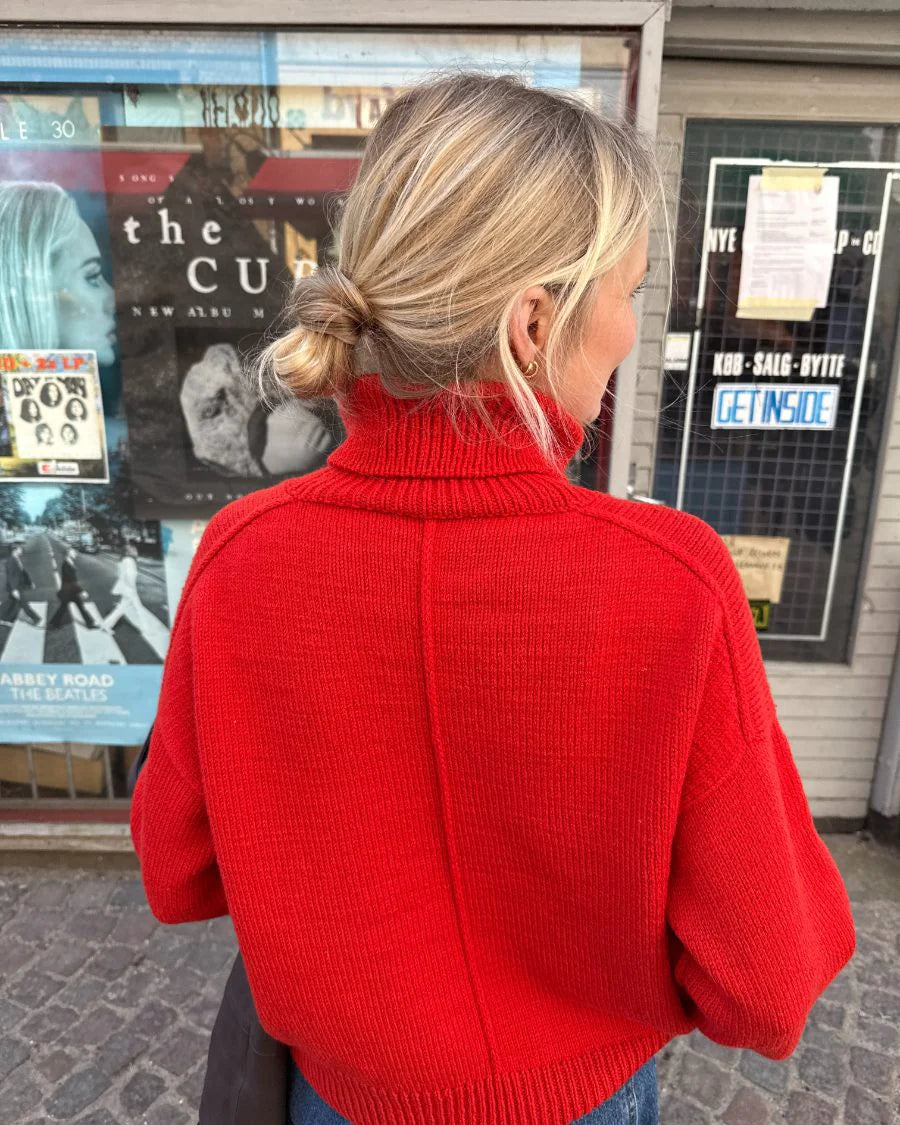 Kuvassa on PetiteKnit Scarlet Sweater -neuleohje (pattern).