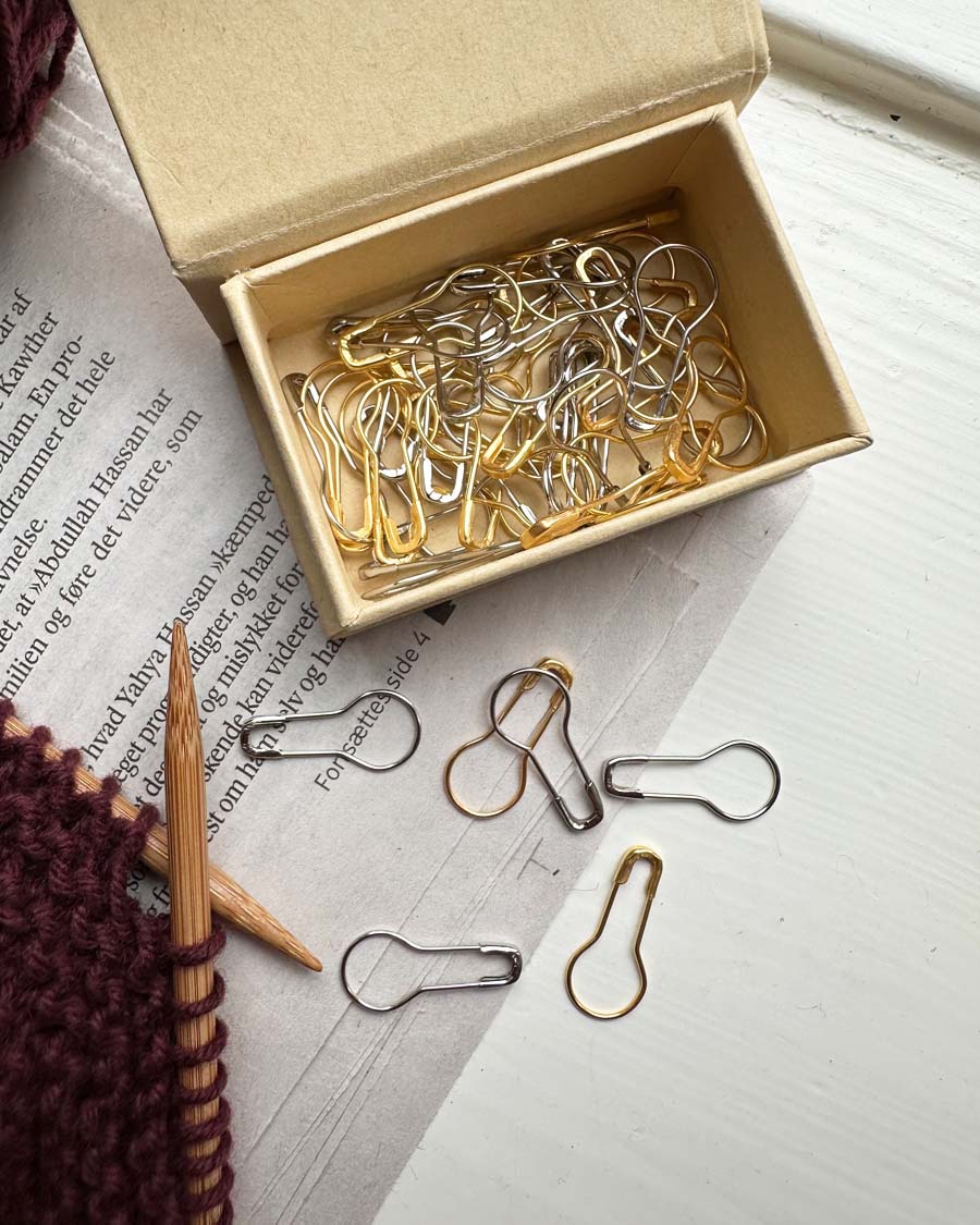 Kuvassa on PetiteKnit Opening Stitch markers -silmukkasetti.