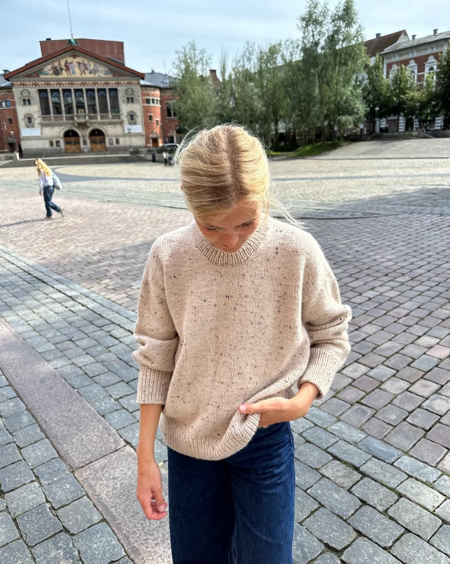 Kuvassa on PetiteKnit Sonja Sweater -neuleen ohje (pattern).