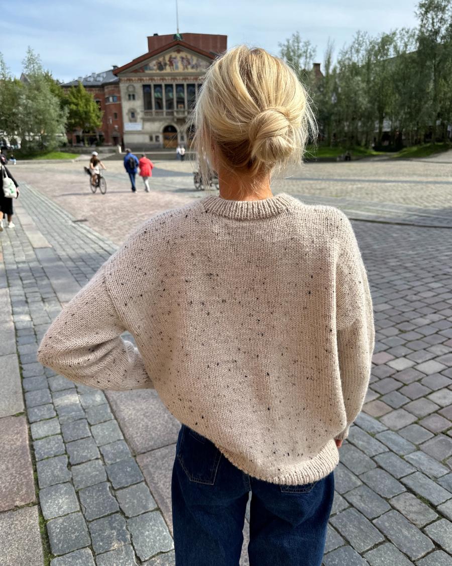 Kuvassa on PetiteKnit Sonja Sweater -neuleen ohje (pattern).