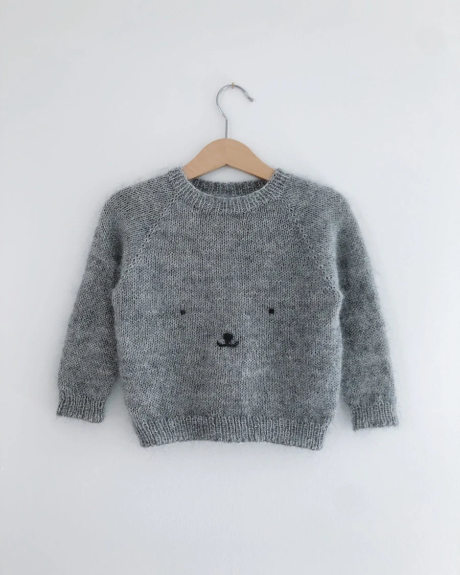 Kuvassa on PetiteKnit Teddy Bear Sweater -neuleen ohje.