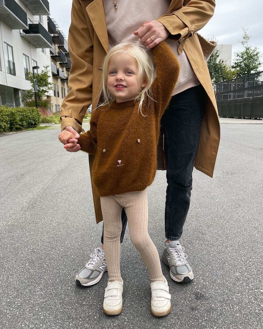 Kuvassa on PetiteKnit Teddy Bear Sweater -neuleen ohje.