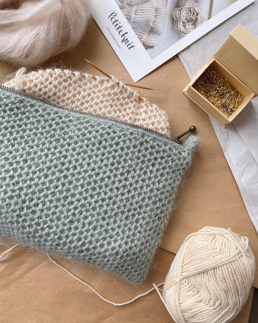 Kuvassa on PetiteKnit sisävuori laukkuun (lining for purse 23 cm).