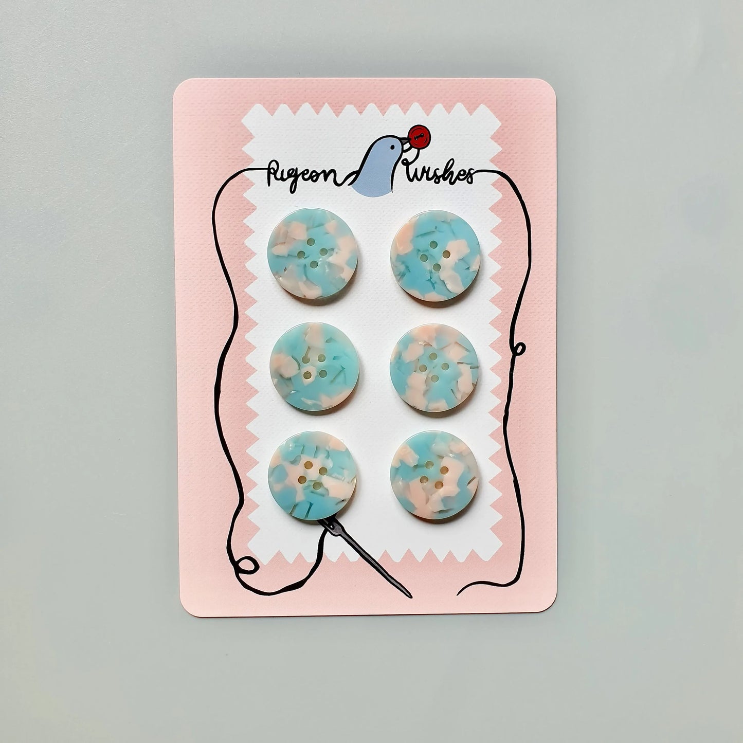 Kuvassa on Pigeon Wishes Bliss Button Card -nappisetti (25 mm).
