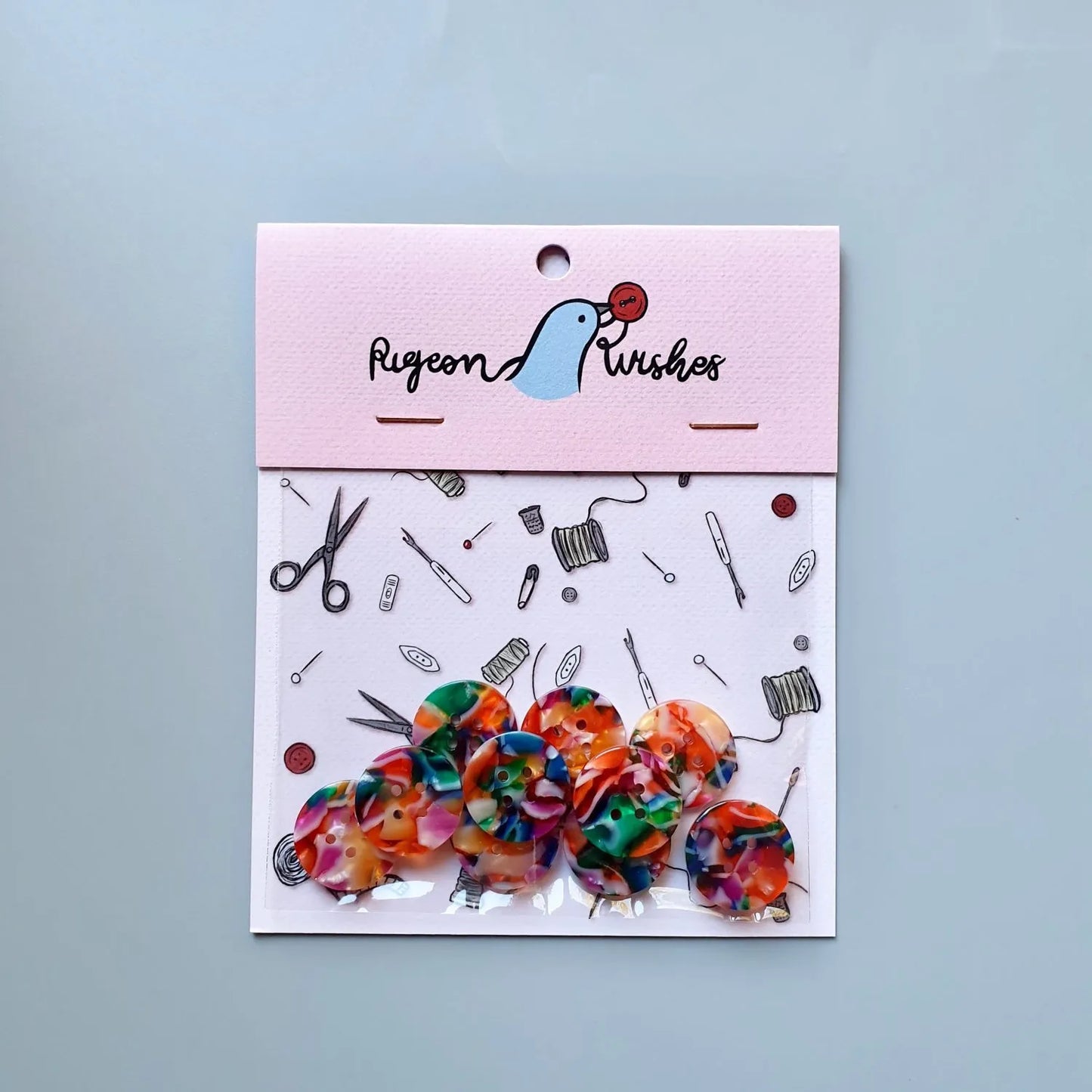 Kuvassa on Pigeon Wishes Kaleidoscope Button Set -nappisetti (20 mm).
