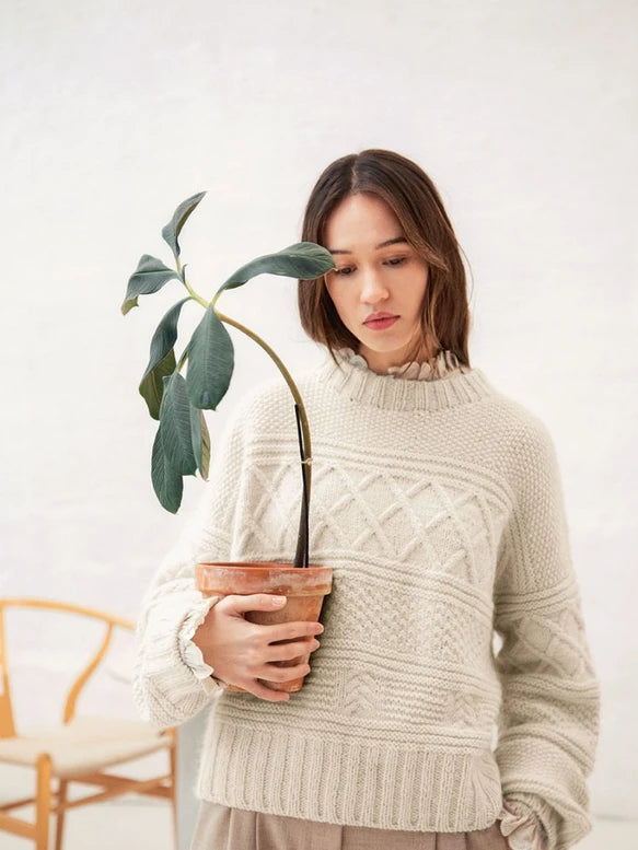 Kuvassa on Sandnes Garn Guernsey Sweater -neuleohje (pattern).