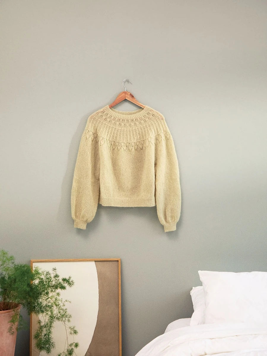 Kuvassa on Sandnes Garn Jules Sweater -neuleohje (pattern).