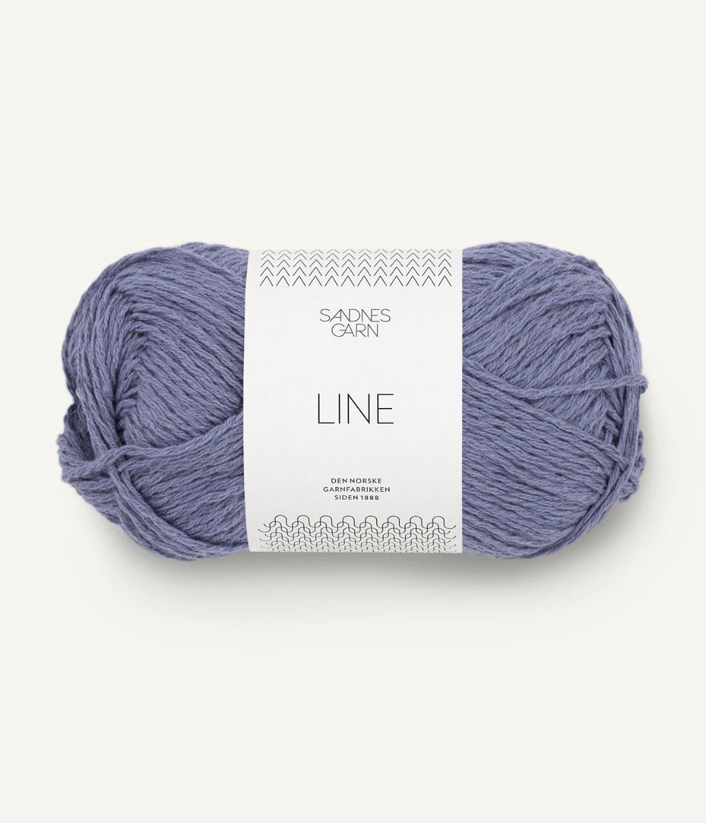 Kuvassa on Sandnes Garn Line -lanka (yarn) värissä Lilla Skumring.