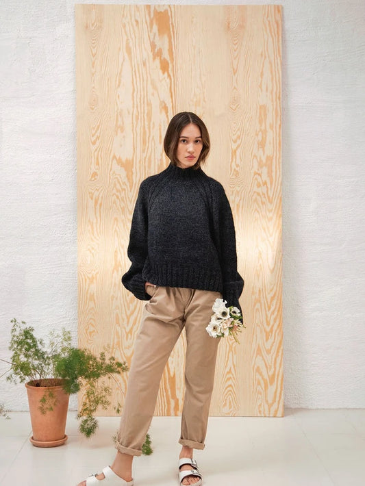 Kuvassa on Sandnes Garn Facile Sweater -neuleohje (pattern).