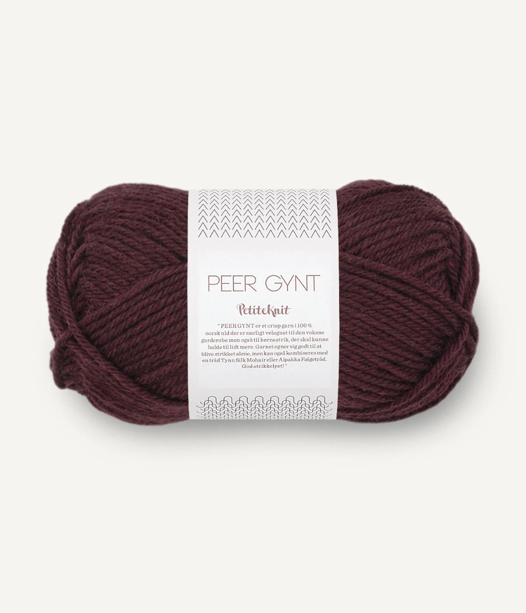 Kuvassa on Sandnes Garn Peer Gynt PK -lanka (yarn) värissä 4682 Velvet Fig.