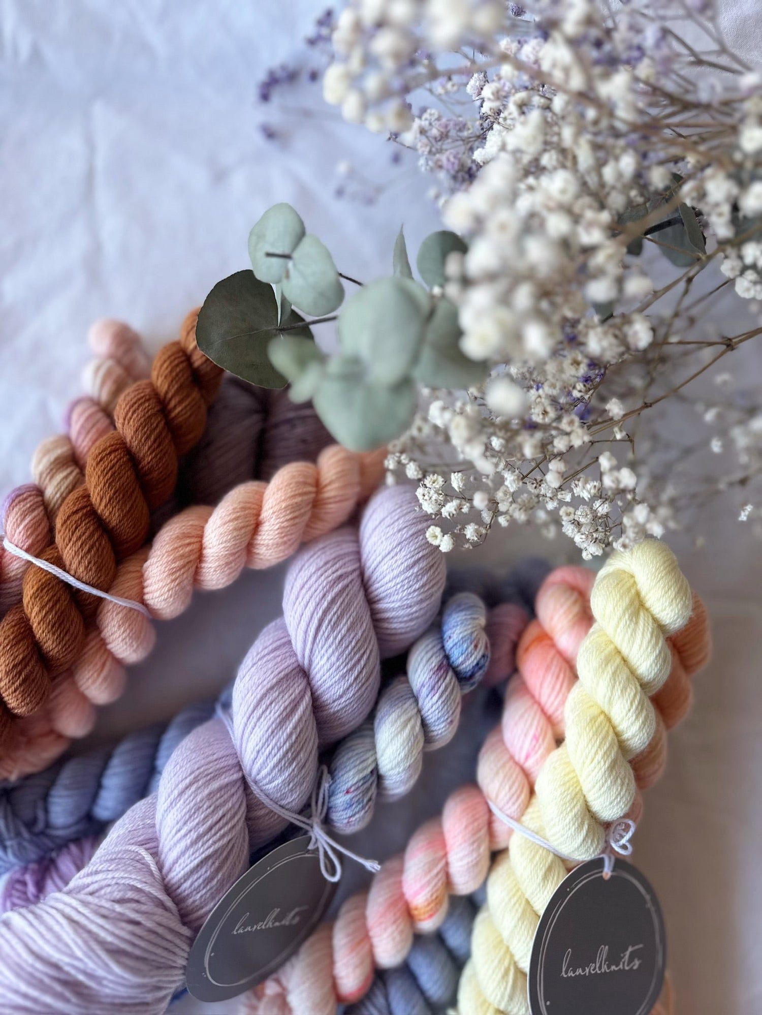 Kuvassa on Laurelknits -valmistajan lankoja.