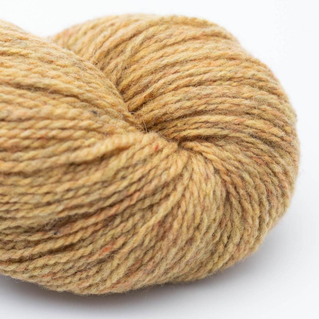 Kuvassa on BC Garn Semilla Melange GOTS -lanka (yarn) värissä sinapinkeltainen.