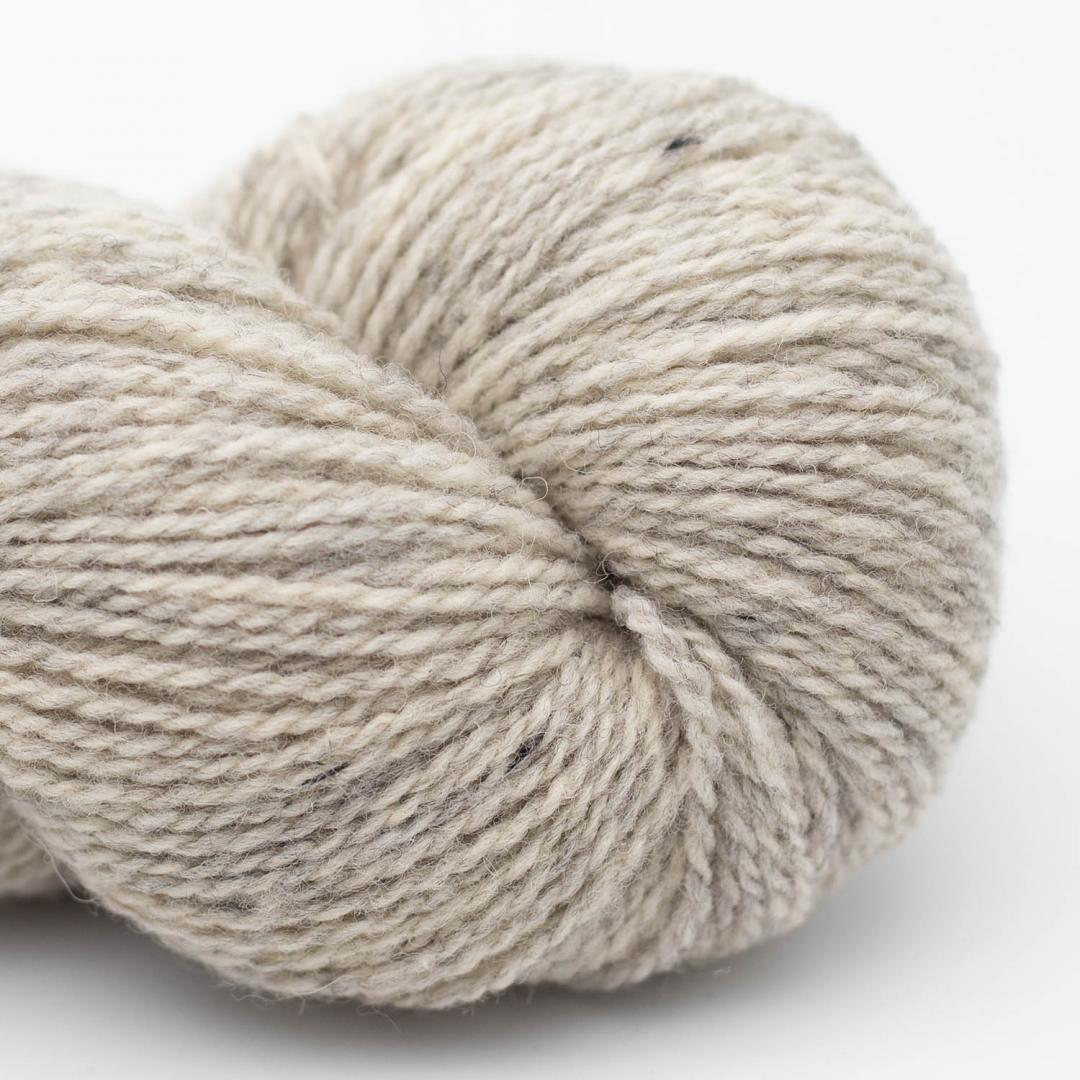 Kuvassa on BC Garn Semilla Melange GOTS -lanka (yarn) värissä vaaleanharmaa.