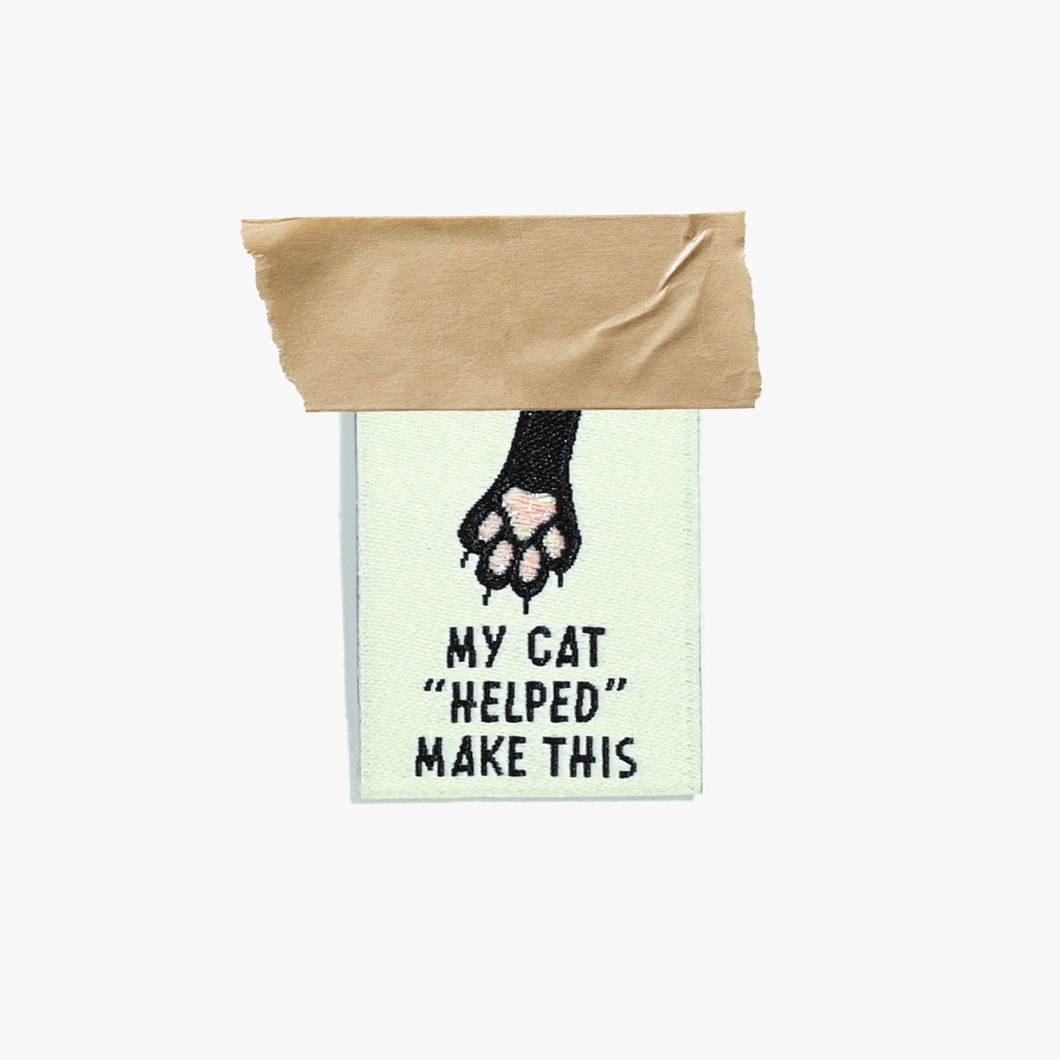 Kuvassa on Kylie & The Machine -kangasmerkit (labels) tekstillä My cat "helped" me make this.