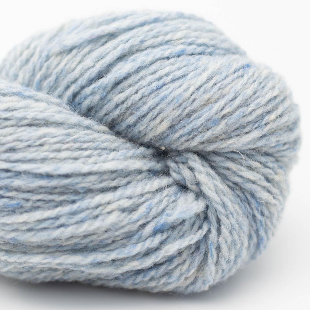 Kuvassa on BC Garn Loch Lomond GOTS -lanka värissä Baby Blue.