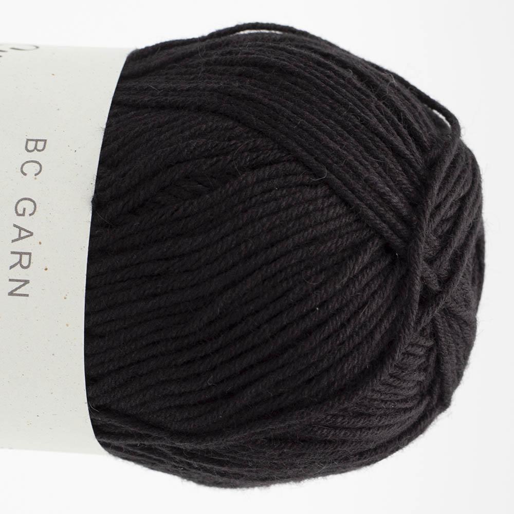 Kuvassa on BC Garn Summer in Kashmir lanka (yarn) värissä Black.