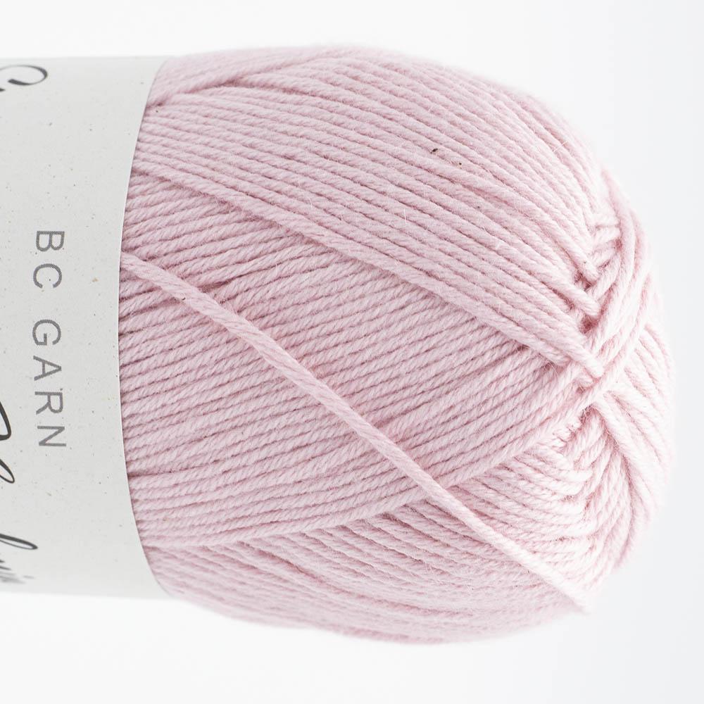 Kuvassa on BC Garn Summer in Kashmir lanka (yarn) värissä Pale Pink.