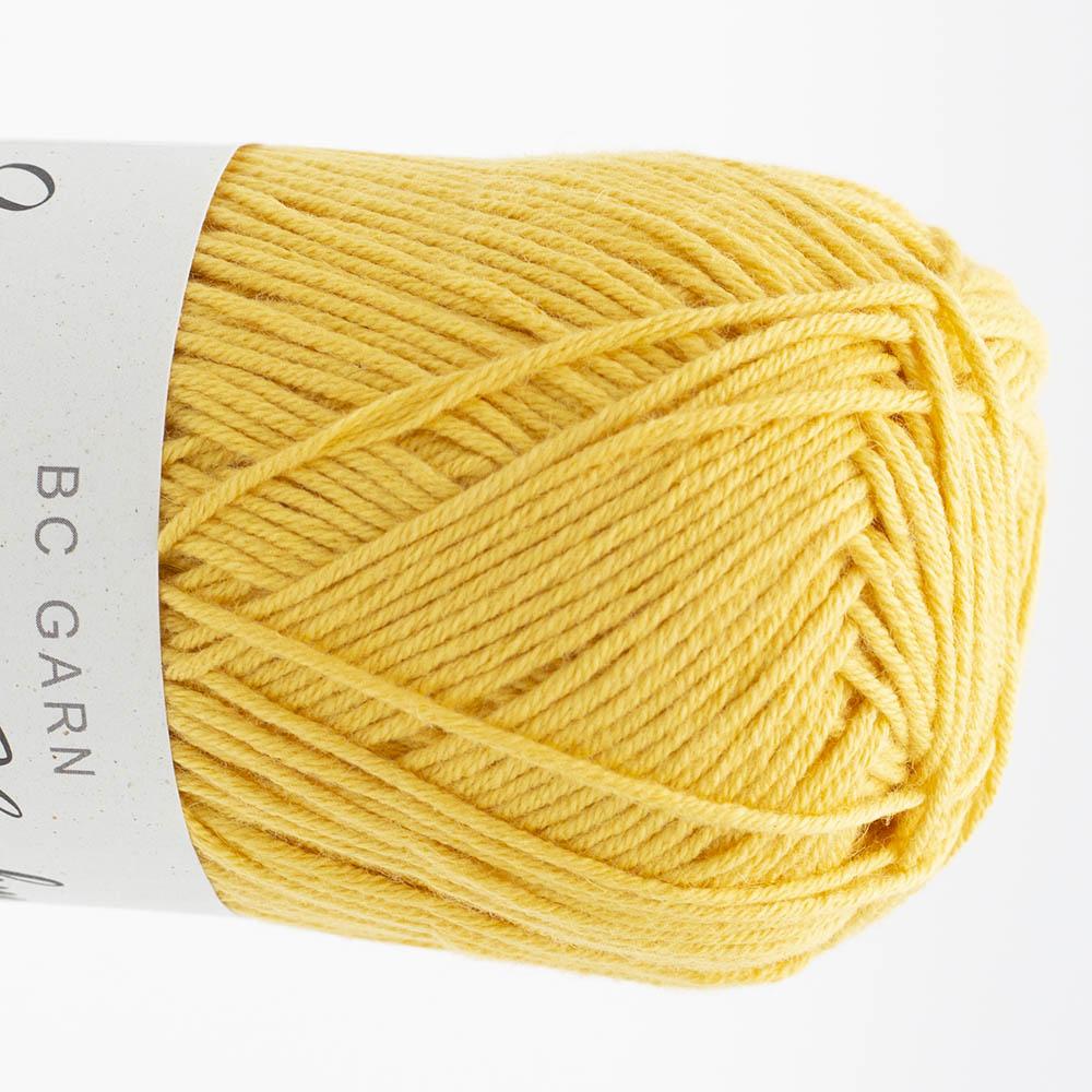 Kuvassa on BC Garn Summer in Kashmir lanka (yarn) värissä Pale Yellow.