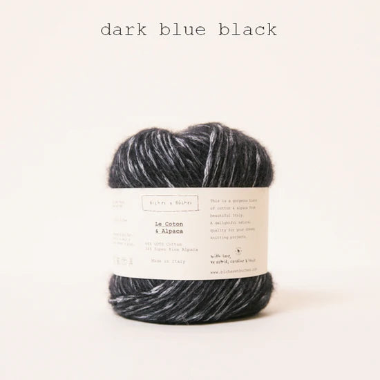 Kuvassa on Biches & Bûches Le Coton & Alpaca -lanka värissä Dark Blue Black.