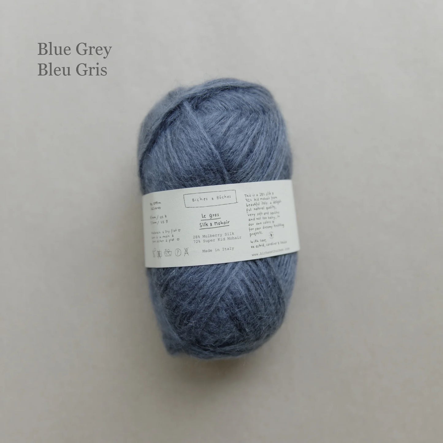 Kuvassa on Biches & Bûches Le Gros Silk & Mohair -lanka värissä Blue Gray.