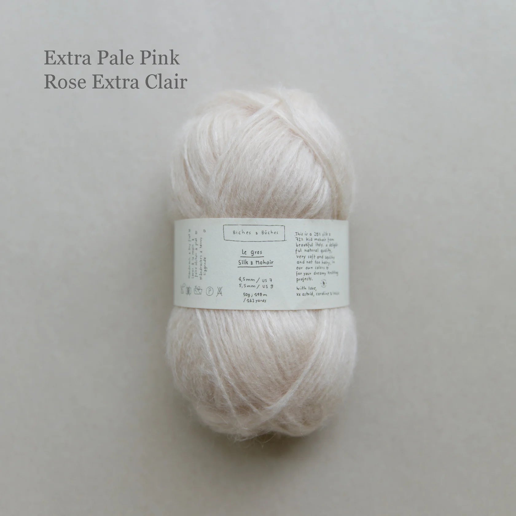 Kuvassa on Biches & Bûches Le Gros Silk & Mohair -lanka värissä Pale Pink.