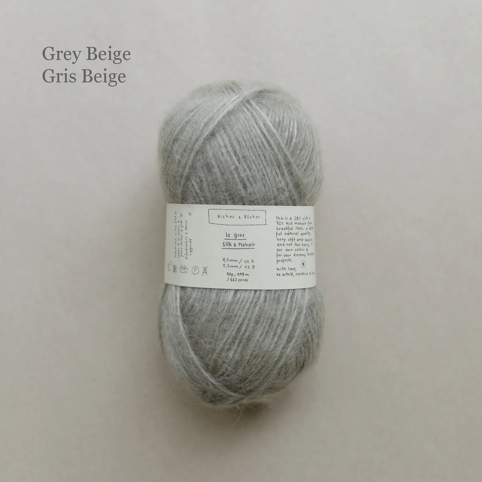 Kuvassa on Biches & Bûches Le Gros Silk & Mohair -lanka värissä Grey Beige.