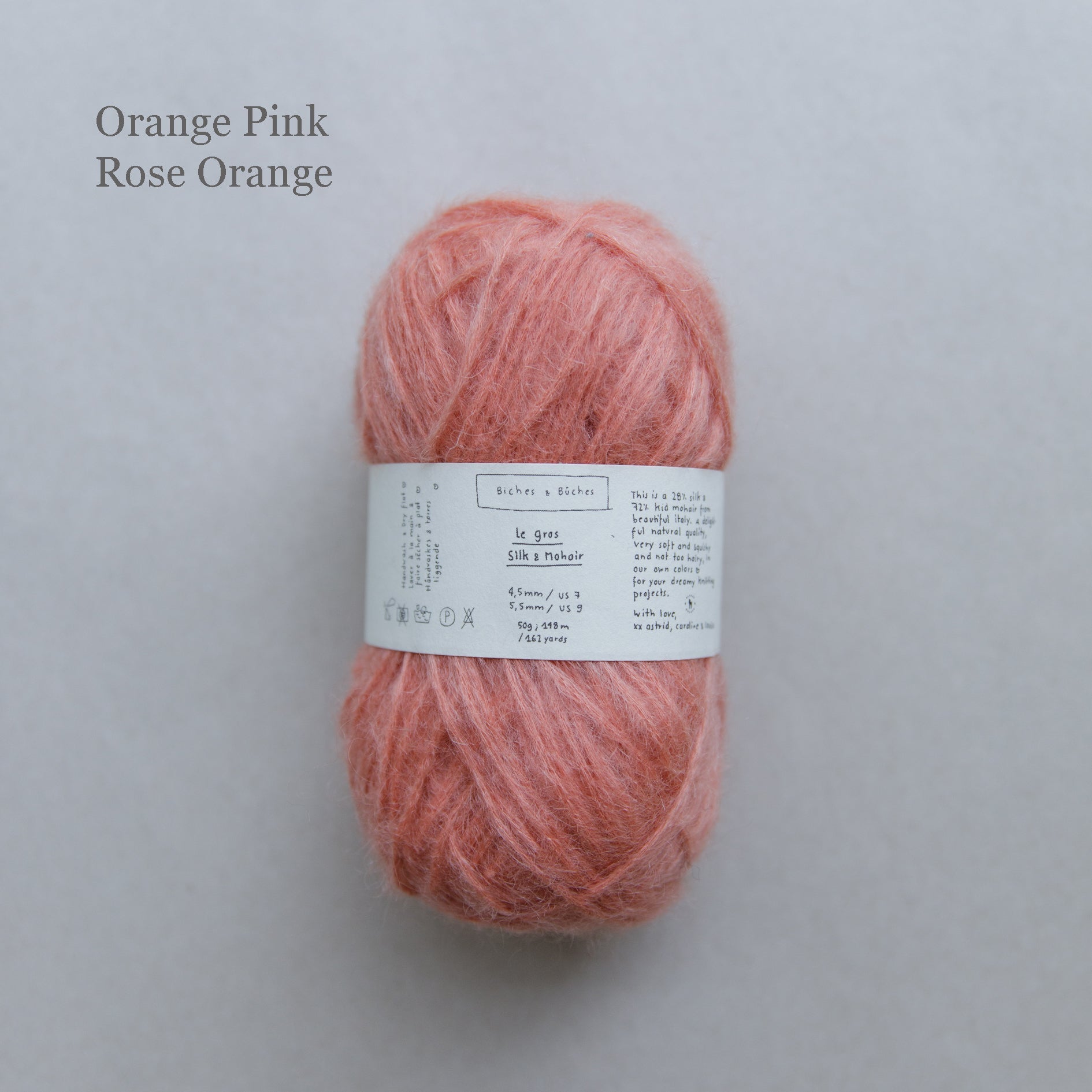 Kuvassa on Biches & Bûches Le Gros Silk & Mohair -lanka värissä Orange Pink.