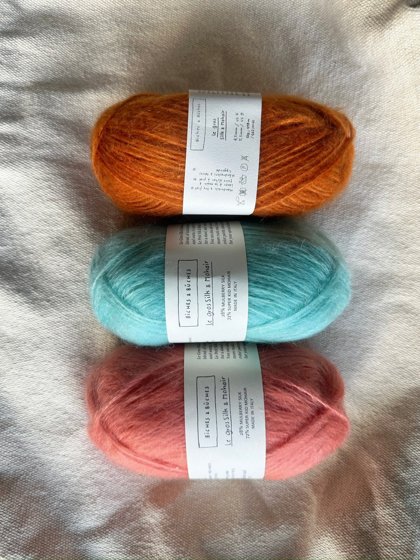 Kuvassa on Biches & Bûches Le Gros Silk & Mohair -lankoja.
