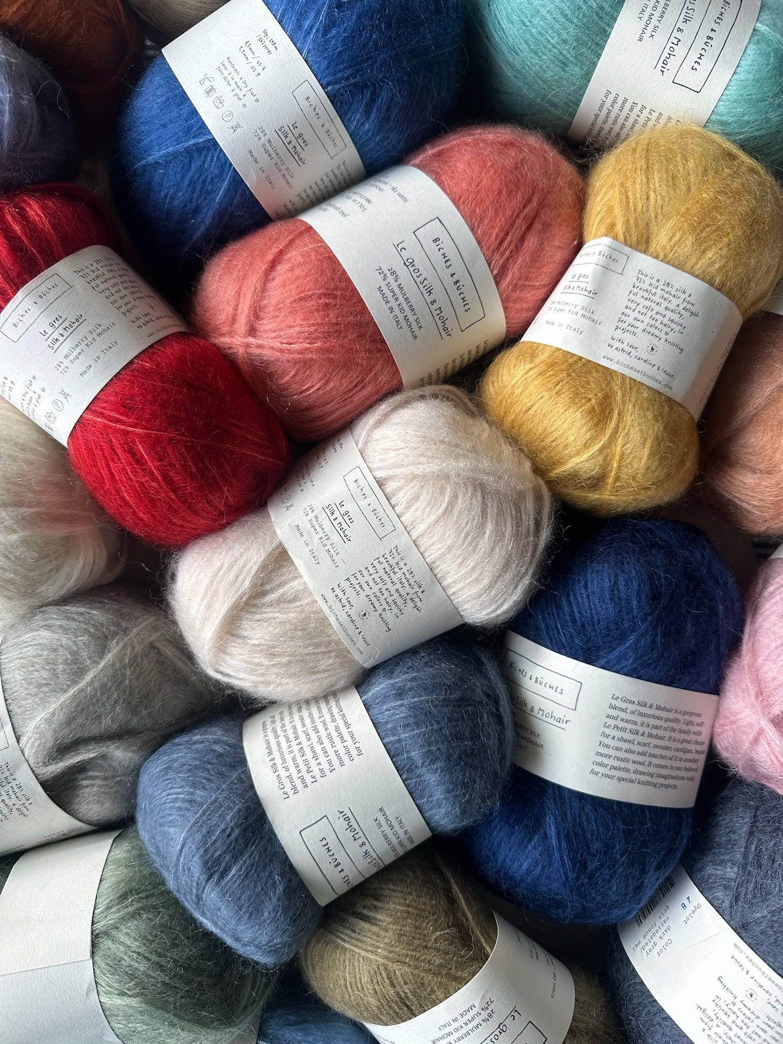 Kuvassa on Biches & Bûches Le Gros Silk & Mohair -lankoja.