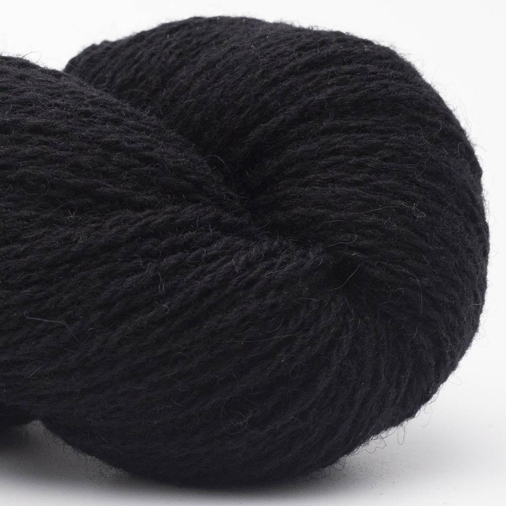 Kuvassa on BC Garn Bio Shetland GOTS -lanka (yarn) värissä Black.