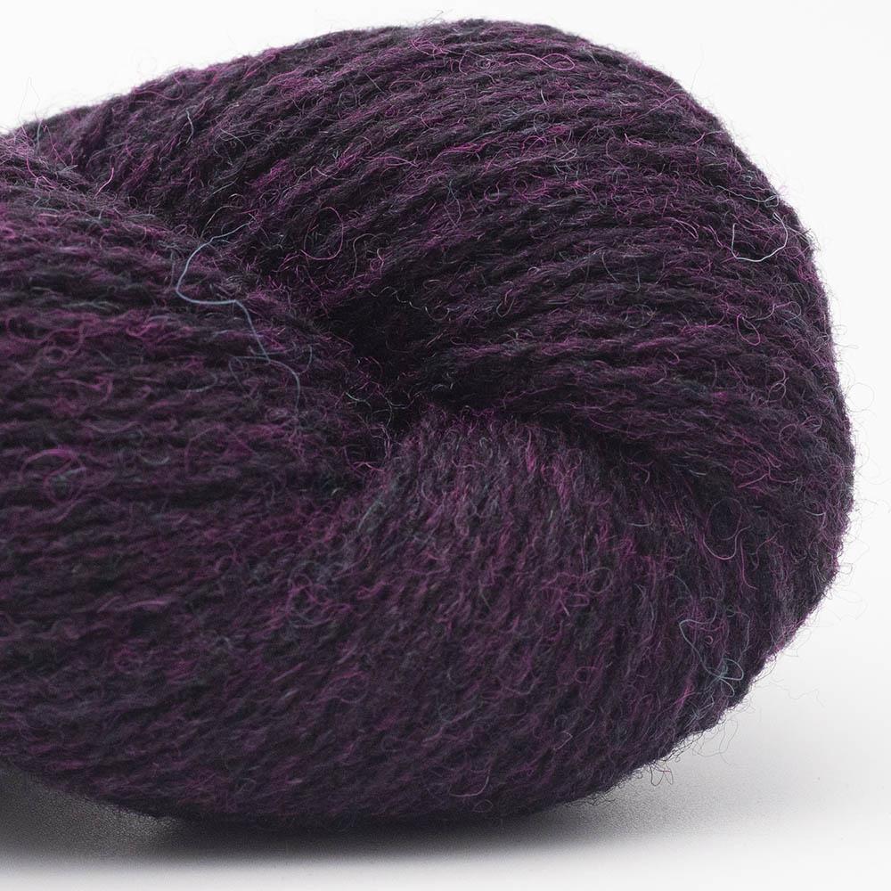Kuvassa on BC Garn Bio Shetland GOTS -lanka (yarn) värissä Bordeaux.