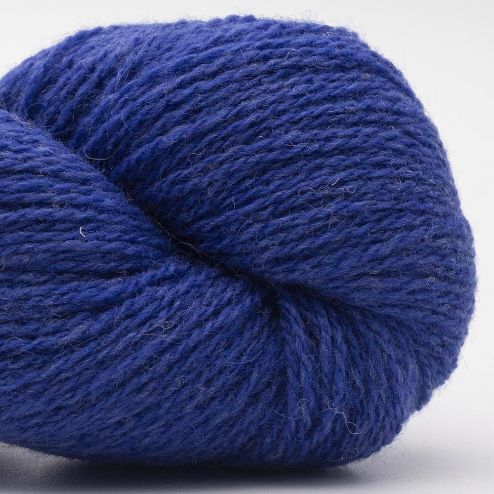 Kuvassa on BC Garn Bio Shetland GOTS -lanka (yarn) värissä Royal Blue.