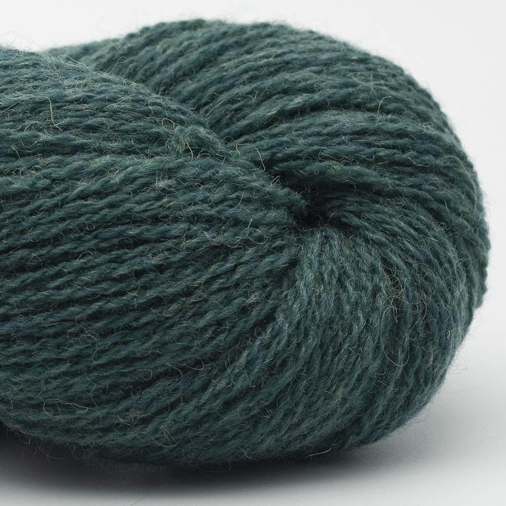 Kuvassa on BC Garn Bio Shetland GOTS -lanka (yarn) värissä Sea Grass.