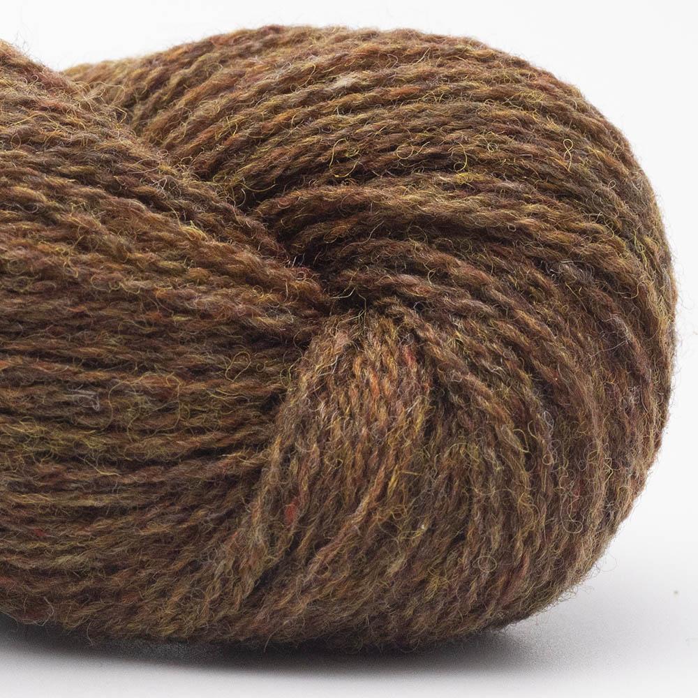 Kuvassa on BC Garn Bio Shetland GOTS -lanka (yarn) värissä Walnut.