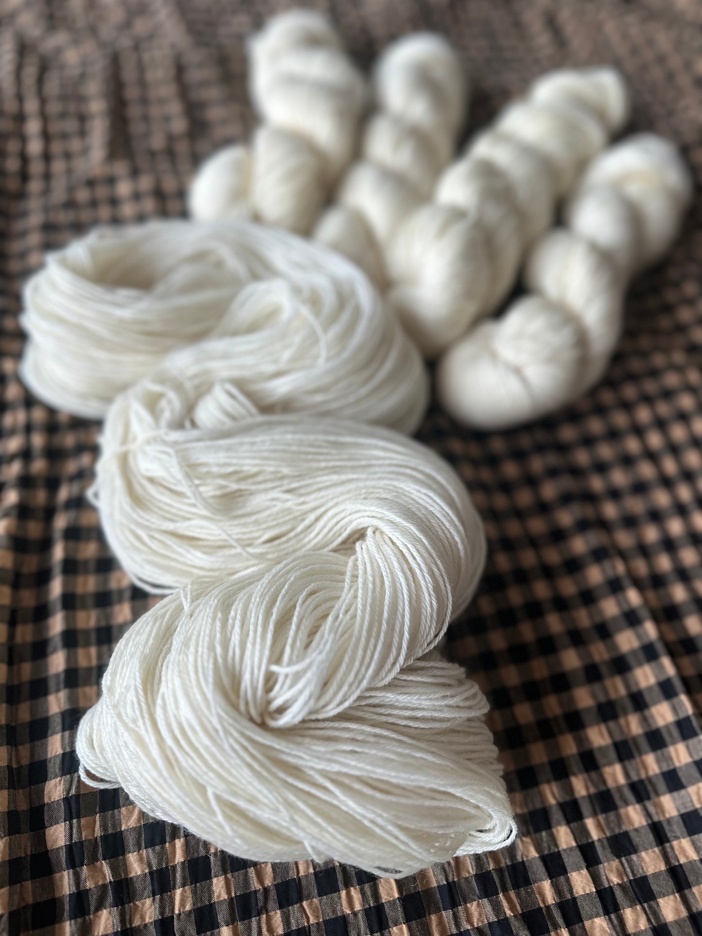 Armin värjäämätön merino-sukkalanka käsinvärjäykseen 100g