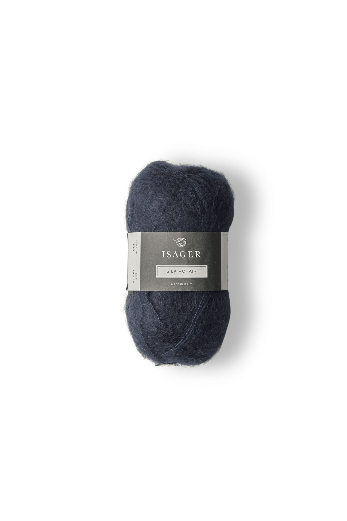 Kuvassa on Isager Silk Mohair -lanka (yarn) värissä 100.