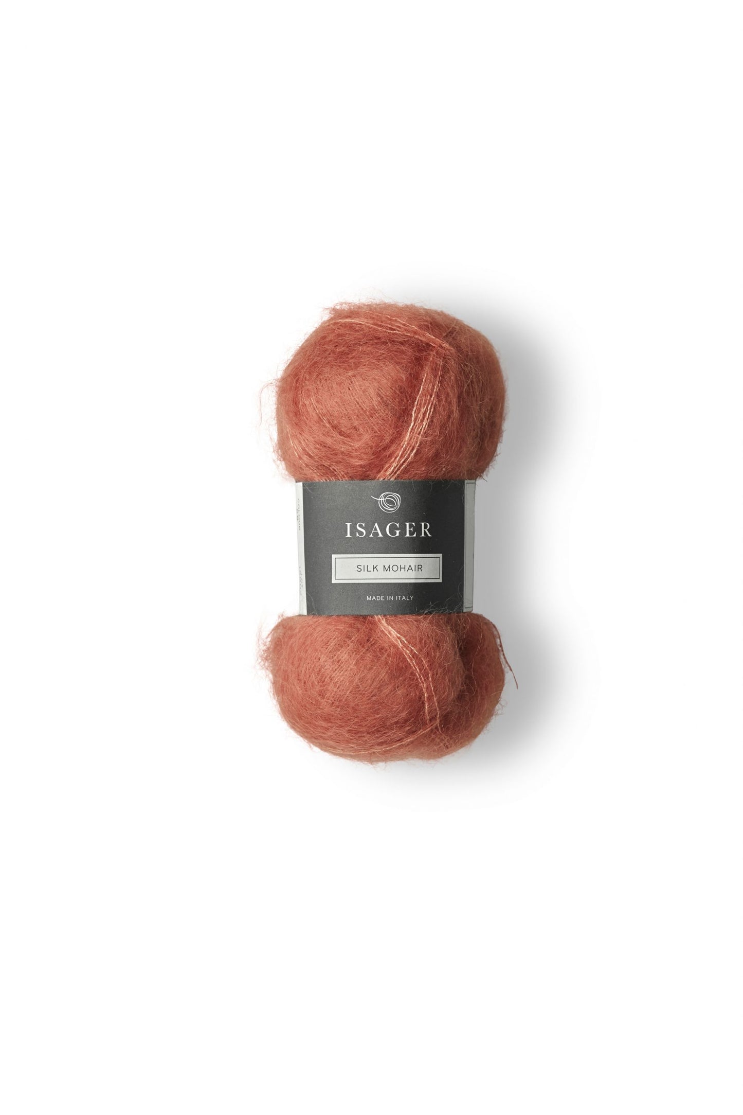 Kuvassa on Isager Silk Mohair -lanka (yarn) värissä 28.