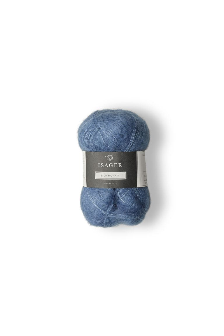 Kuvassa on Isager Silk Mohair -lanka (yarn) värissä 44.