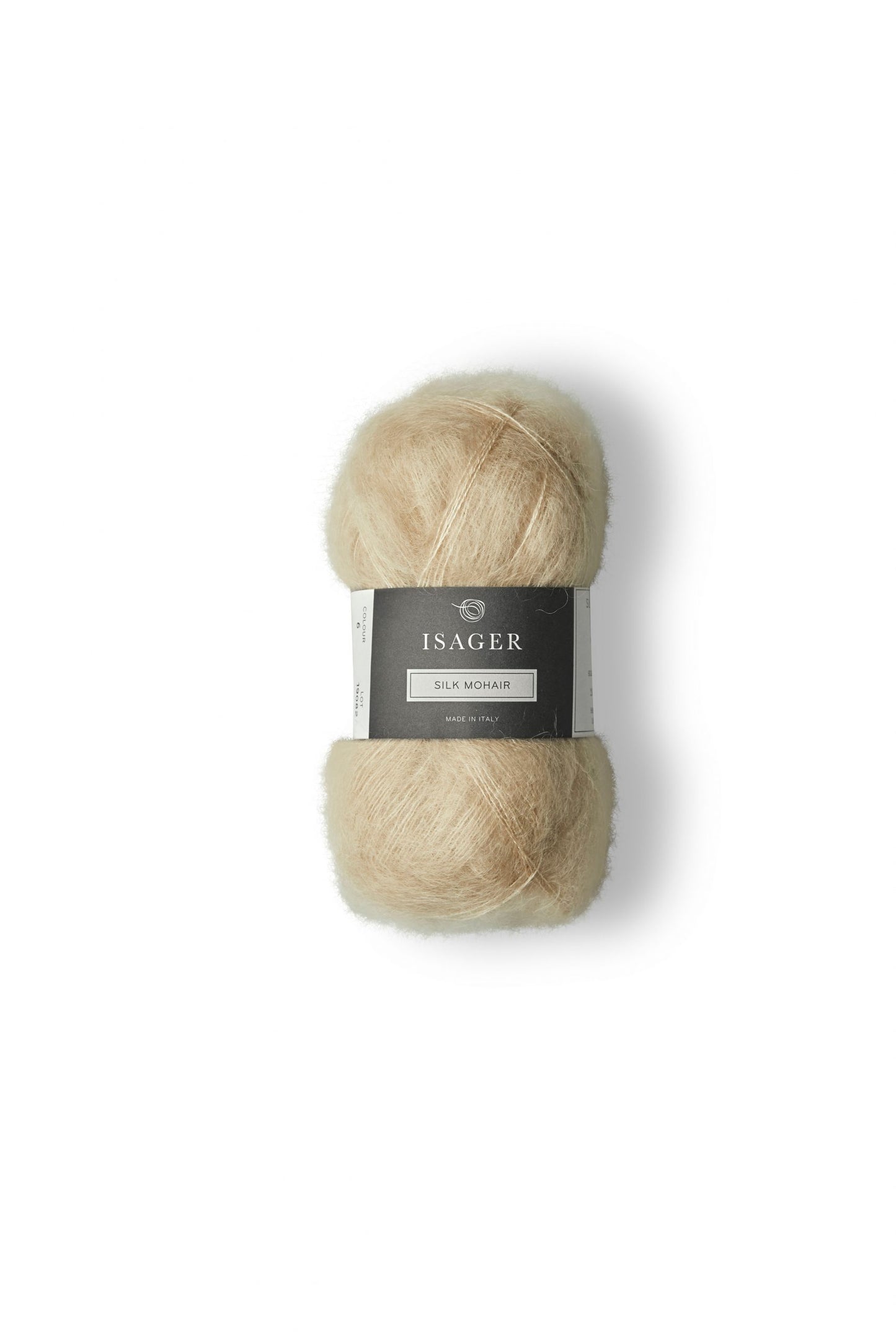 Kuvassa on Isager Silk Mohair -lanka (yarn) värissä 6.