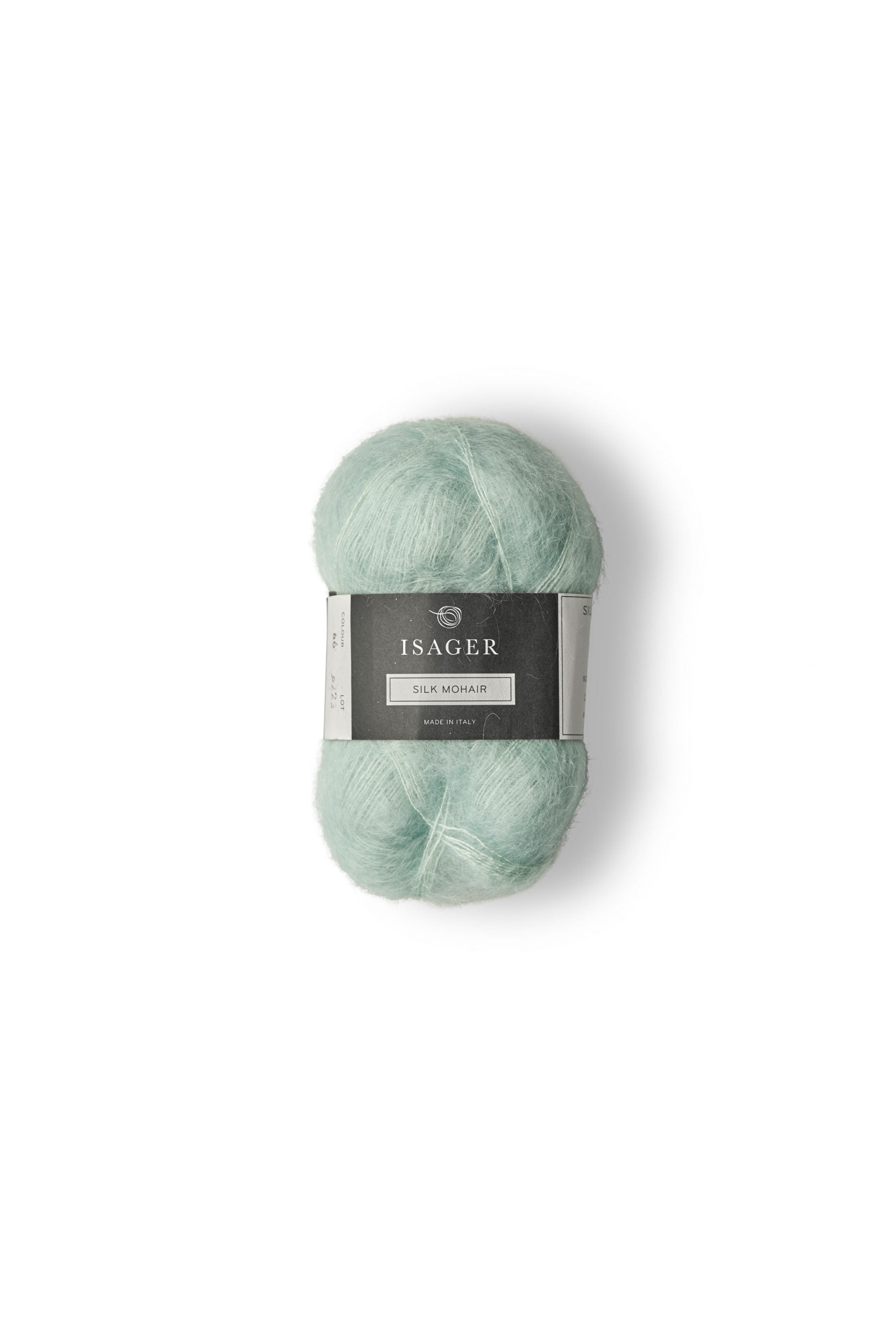 Kuvassa on Isager Silk Mohair -lanka (yarn) värissä 66.