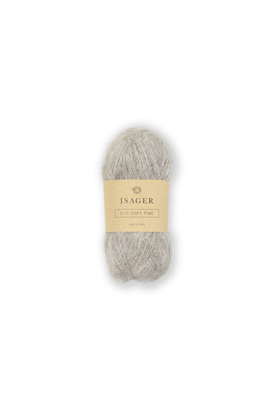 Kuvassa on Isager Soft Fine lanka (yarn) värissä E2s.