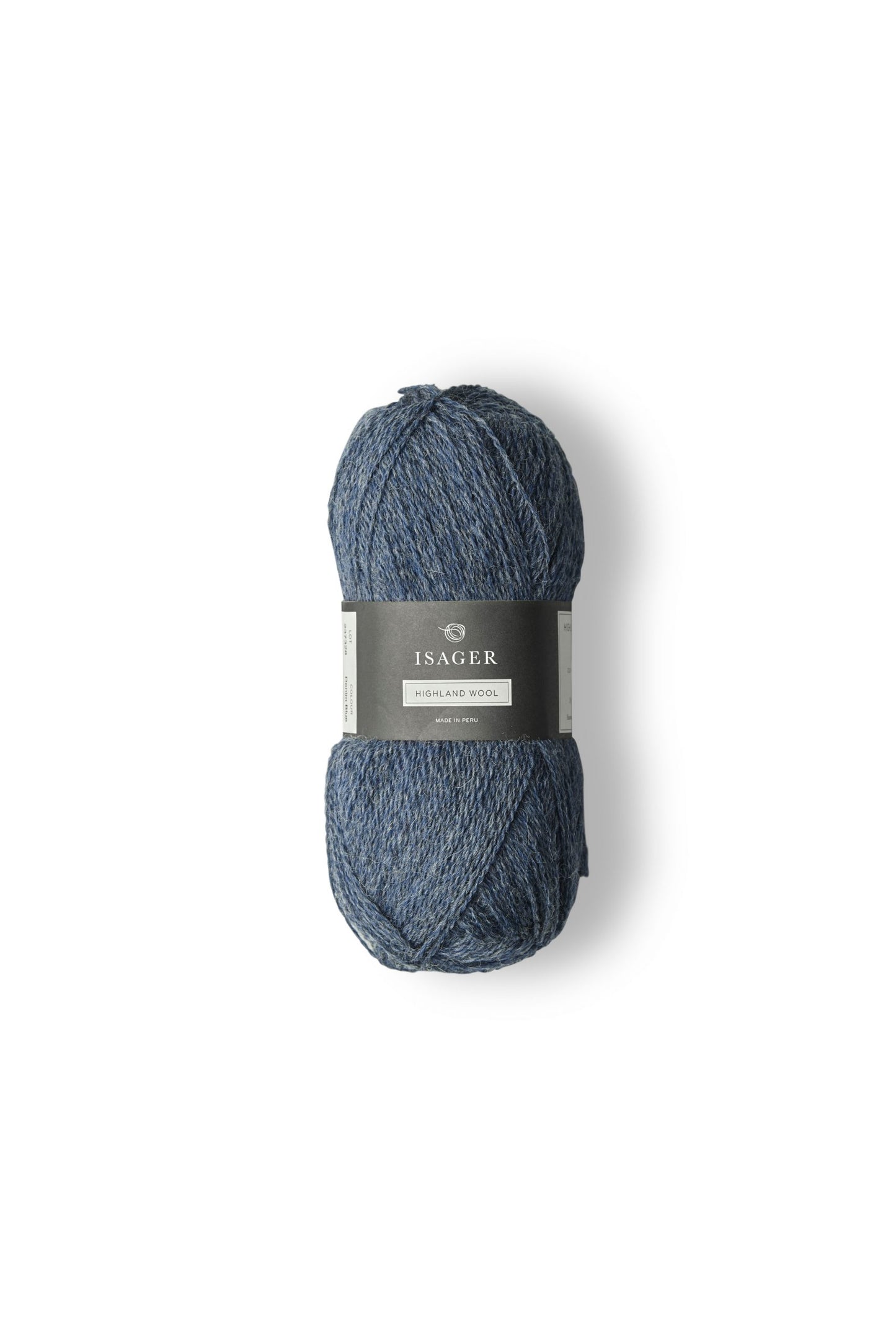 Kuvassa on Isager Highland wool -lankakerä värissä Denim Blue.