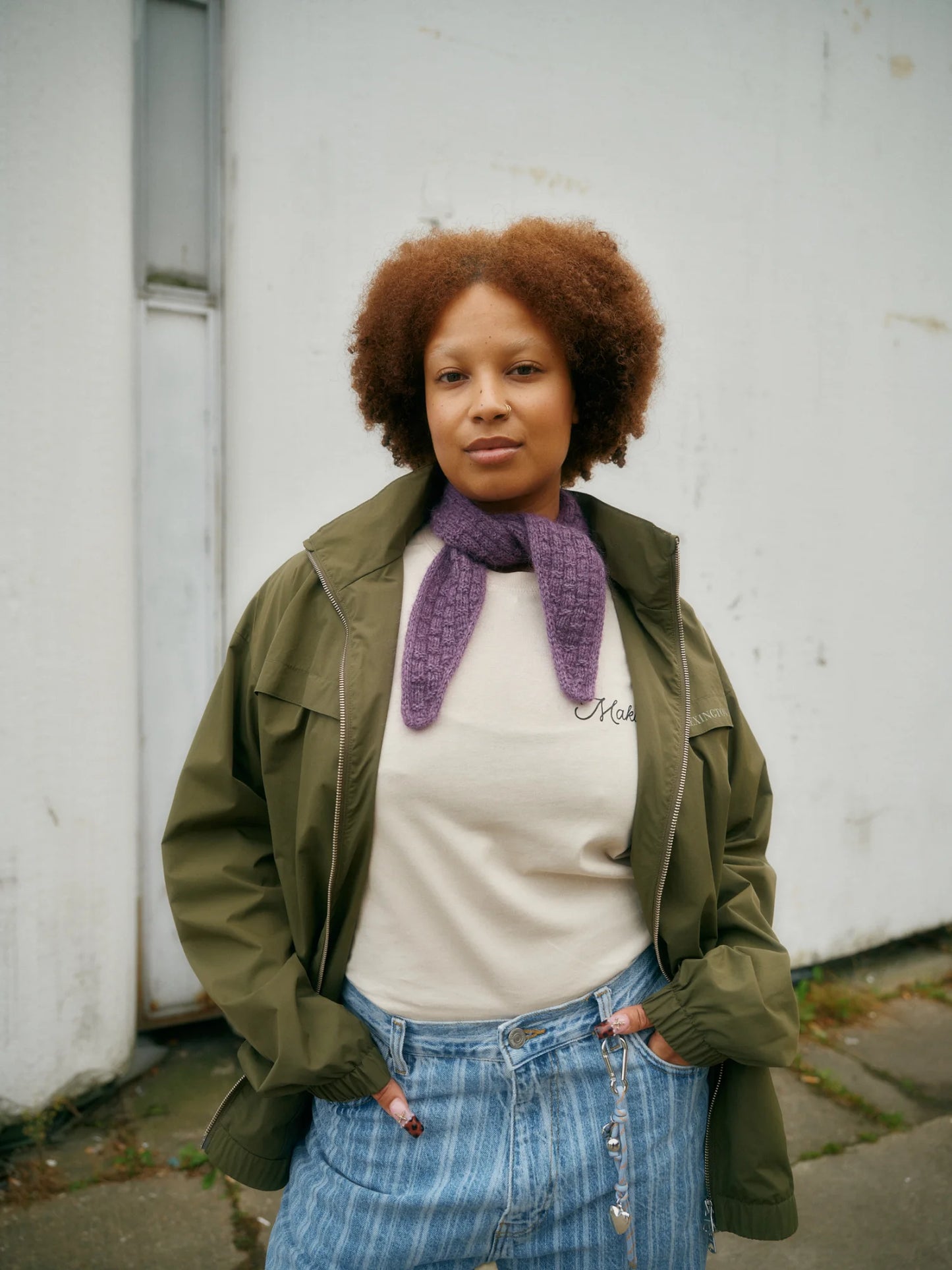 Kuvassa on Jenny Ansahin kirjoittama Itä Helsinki neuleina – 15 rentoa ohjetta -kirjan neuleita.