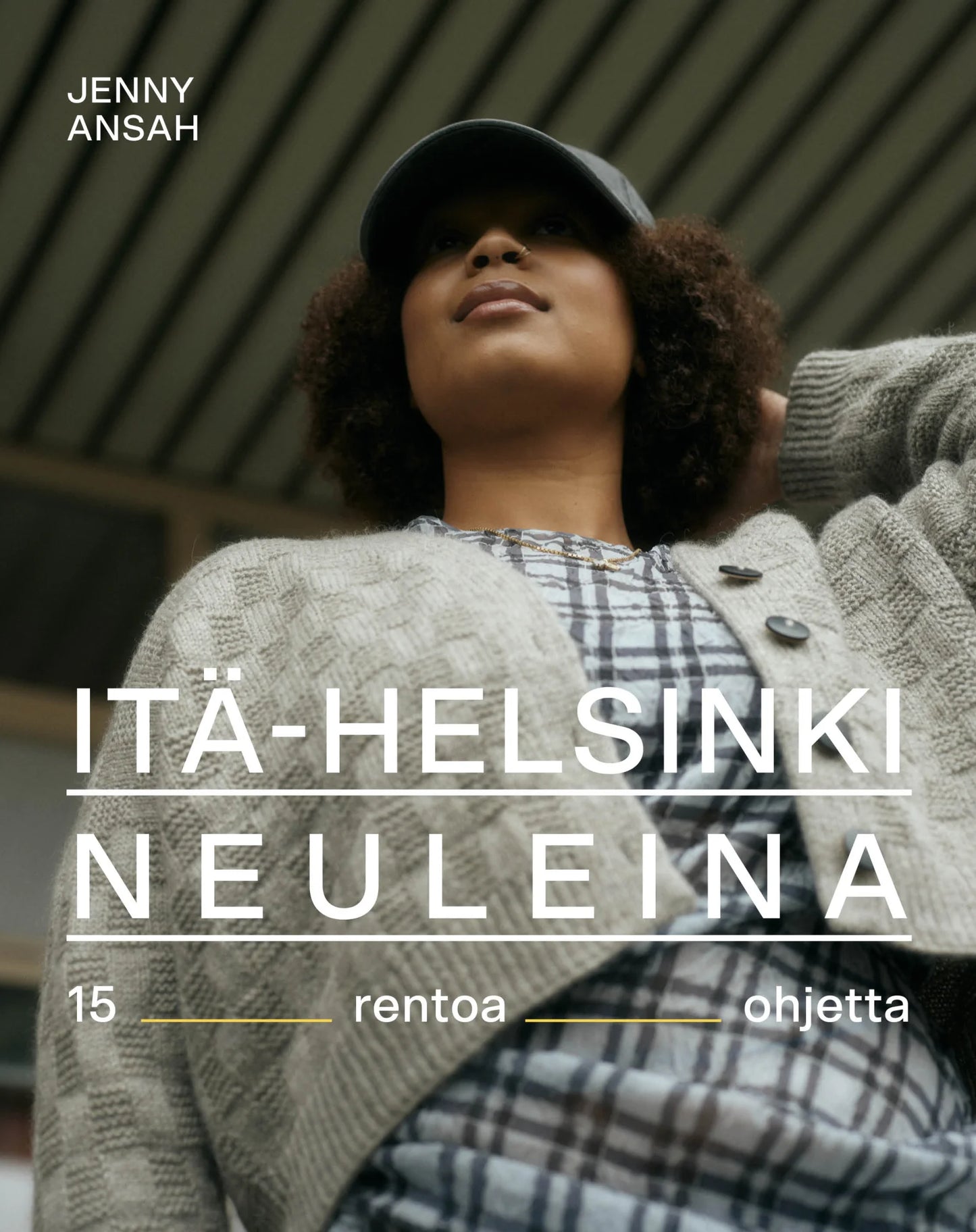 Kuvassa on Jenny Ansahin kirjoittama Itä Helsinki neuleina – 15 rentoa ohjetta -kirjan neuleita.