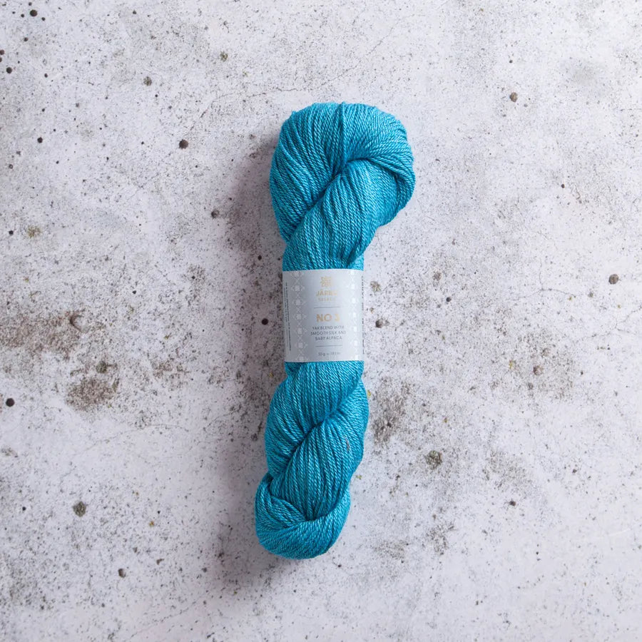  Kuvassa on Järbo Garn Select no 3 alpakka-silkki-jakkisekoitelanka värissä Breezy Blue.