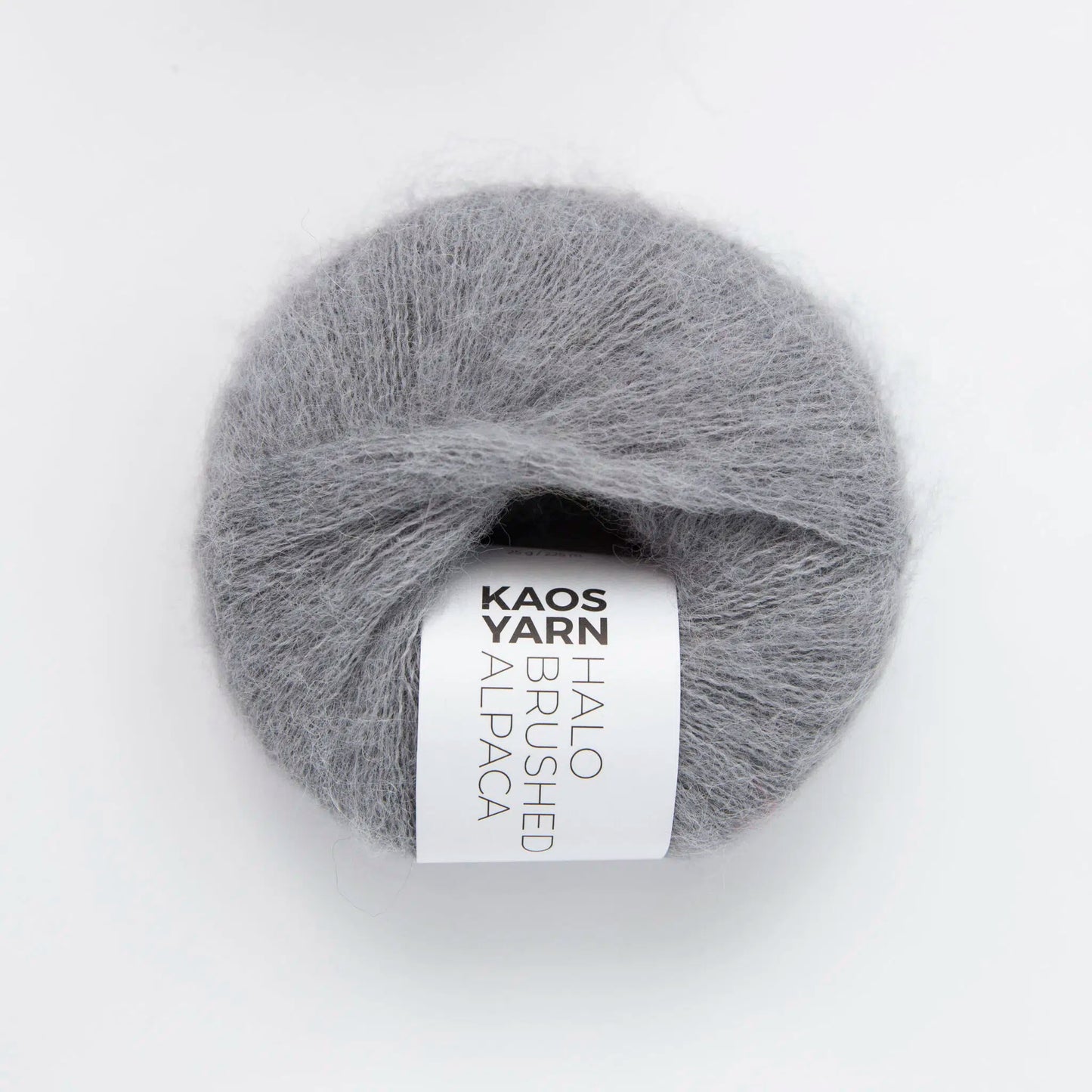 Kuvassa on KAOS YARN HALO Brushed Alpaca -lanka värissä Fair.
