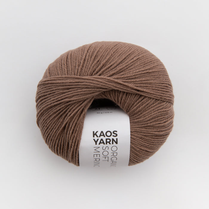 Kuvassa on KAOS YARN Organic Soft Merino -lanka värissä Faithful.