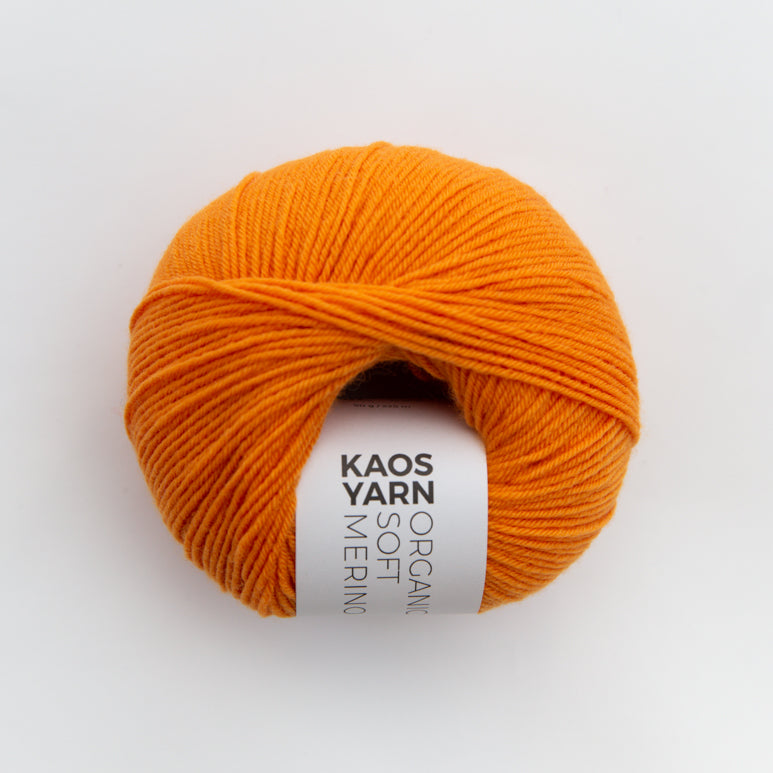 Kuvassa on KAOS YARN Organic Soft Merino -lanka värissä Courageous.