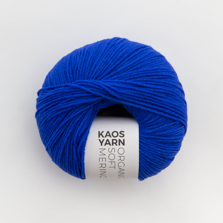 Kuvassa on KAOS YARN Organic Soft Merino -lanka värissä Electric.