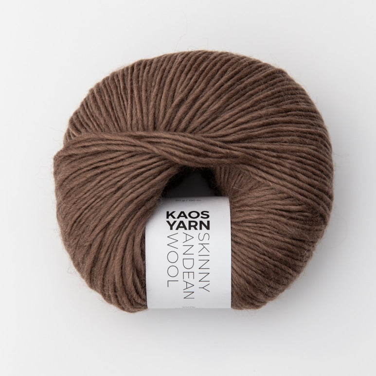 Kuvassa on KAOS Yarn Skinny Andean Wool värissä Faithful.